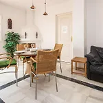1 Bedroom In Mijas Costa דירה פואנגירולה